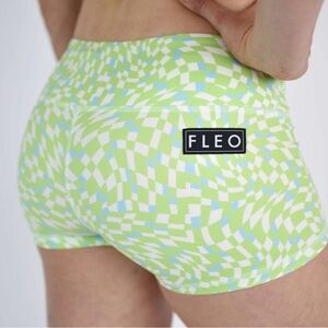 FLEO Check Swirl Womens Shorts Green Large EUC